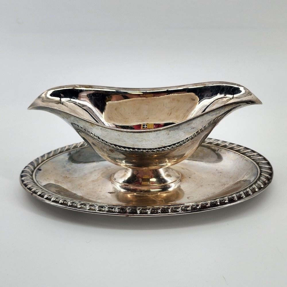 Wm Rogers Silverplate Gravy Boat Attached Underplate International Silver Co‎